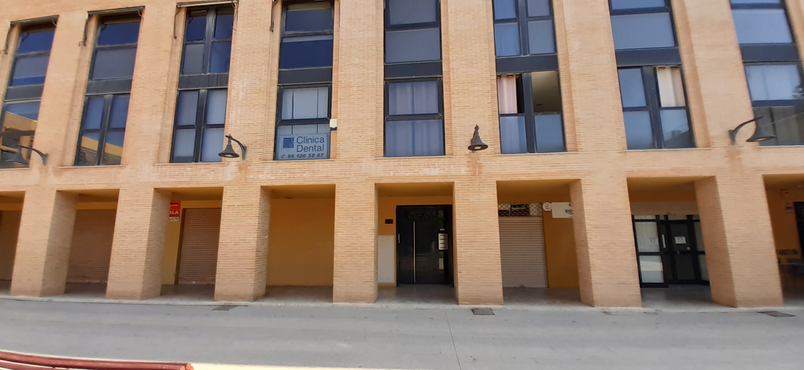Fachada de la clínica en Catarroja
